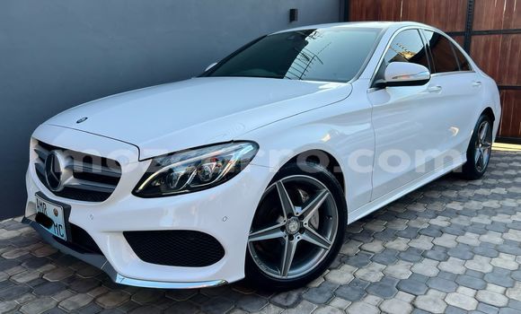 Nunua Ilio tumika Mercedes-Benz C-Classe Nyeupe Gari ndani ya Maputo nchini Maputo