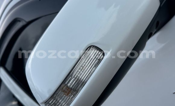 Nunua Ilio tumika Toyota Hilux Nyeupe Gari ndani ya Maputo nchini Maputo Nunua Ilio tumika Toyota Hilux Nyeupe Gari ndani ya Maputo nchini Maputo