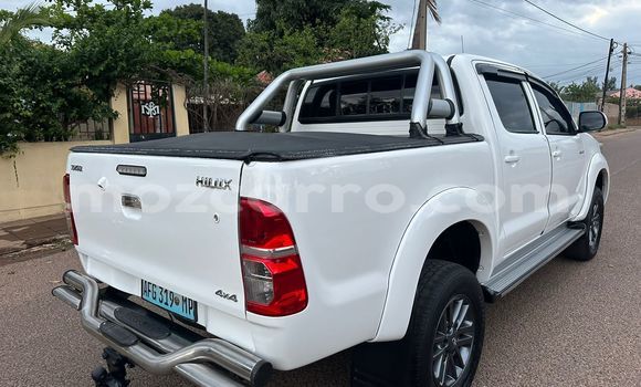 Nunua Ilio tumika Toyota Hilux Nyeupe Gari ndani ya Maputo nchini Maputo Nunua Ilio tumika Toyota Hilux Nyeupe Gari ndani ya Maputo nchini Maputo