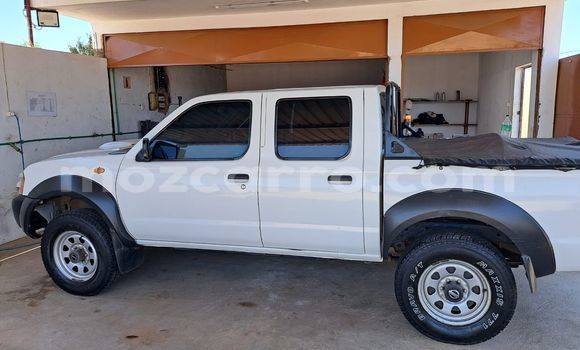 Comprar Usado Nissan NP 300 Branco Carro em Maputo em Maputo Comprar Usado Nissan NP 300 Branco Carro em Maputo em Maputo