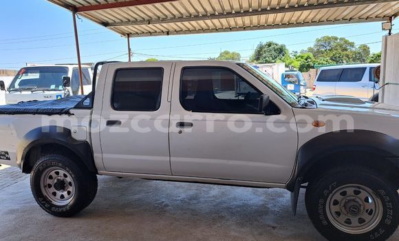 Comprar Usado Nissan NP 300 Branco Carro em Maputo em Maputo Comprar Usado Nissan NP 300 Branco Carro em Maputo em Maputo