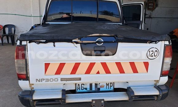 Comprar Usado Nissan NP 300 Branco Carro em Maputo em Maputo Comprar Usado Nissan NP 300 Branco Carro em Maputo em Maputo