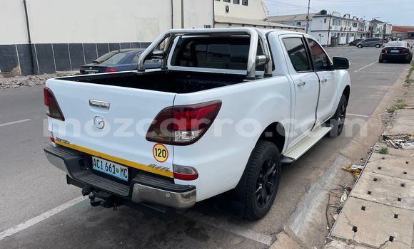 Comprar Usado Mazda BT-50 Branco Carro em Maputo em Maputo Comprar Usado Mazda BT-50 Branco Carro em Maputo em Maputo