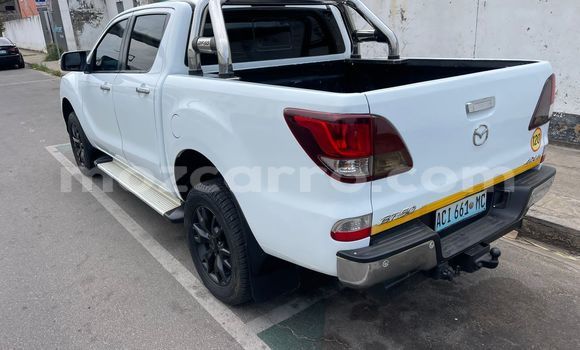 Comprar Usado Mazda BT-50 Branco Carro em Maputo em Maputo Comprar Usado Mazda BT-50 Branco Carro em Maputo em Maputo