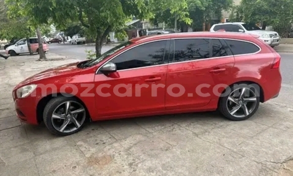 Comprar Usado Volvo V60 Vermelho Carro em Maputo em Maputo Comprar Usado Volvo V60 Vermelho Carro em Maputo em Maputo