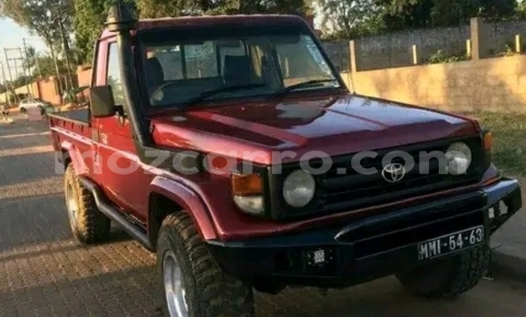 Buy Used Toyota Land Cruiser Red Car in Maputo in Maputo