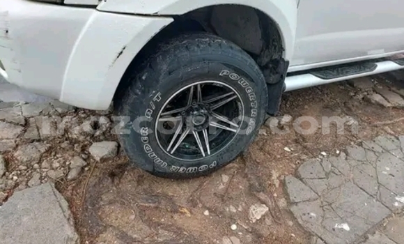 Buy Used Nissan Hardbody White Car in Maputo in Maputo Buy Used Nissan Hardbody White Car in Maputo in Maputo