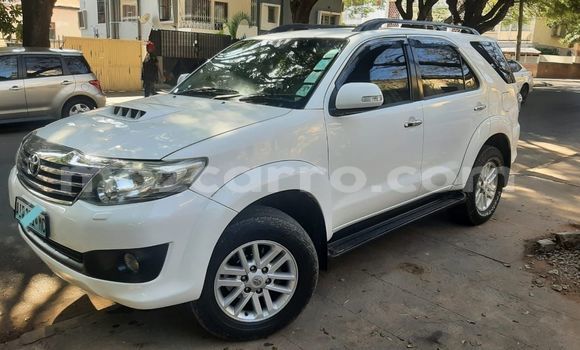 Comprar Usado Toyota Fortuner Branco Carro em Maputo em Maputo