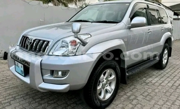 Nunua Ilio tumika Toyota Land Cruiser Prado Nyingine Gari ndani ya Maputo nchini Maputo