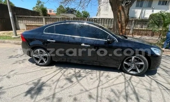 Nunua Ilio tumika Volvo S60 Nyeusi Gari ndani ya Maputo nchini Maputo