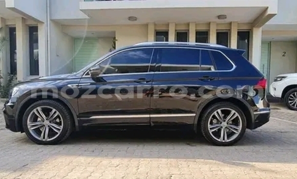 Nunua Ilio tumika Volkswagen Tiguan Nyeusi Gari ndani ya Maputo nchini Maputo