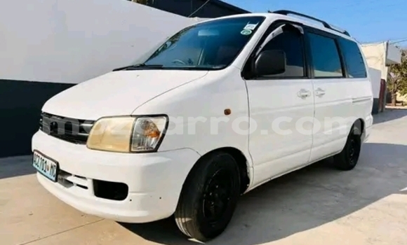 Comprar Usado Toyota Noah Branco Carro em Maputo em Maputo