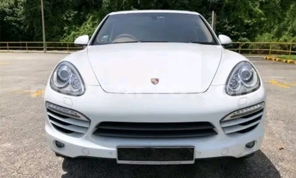 Nunua Mpya Porsche Cayenne Nyeupe Gari ndani ya Maputo nchini Maputo Nunua Mpya Porsche Cayenne Nyeupe Gari ndani ya Maputo nchini Maputo