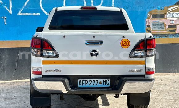 Comprar Usado Mazda BT-50 Branco Carro em Maputo em Maputo Comprar Usado Mazda BT-50 Branco Carro em Maputo em Maputo