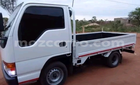 Buy Used Isuzu 117 White Car in Maputo in Maputo Buy Used Isuzu 117 White Car in Maputo in Maputo