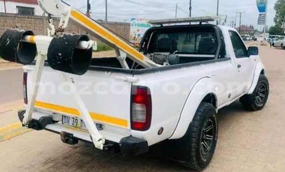 Nunua Ilio tumika Nissan Hardbody Nyeupe Gari ndani ya Maputo nchini Maputo Nunua Ilio tumika Nissan Hardbody Nyeupe Gari ndani ya Maputo nchini Maputo