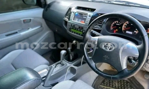 Nunua Ilio tumika Toyota Hilux Nyeupe Gari ndani ya Maputo nchini Maputo Nunua Ilio tumika Toyota Hilux Nyeupe Gari ndani ya Maputo nchini Maputo