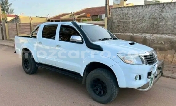 Nunua Ilio tumika Toyota Hilux Nyeupe Gari ndani ya Maputo nchini Maputo Nunua Ilio tumika Toyota Hilux Nyeupe Gari ndani ya Maputo nchini Maputo