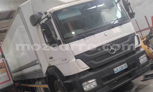 Nunua Ilio tumika Mercedes‒Benz 190 Nyeupe Gari ndani ya Maputo nchini Maputo