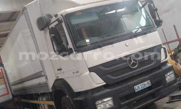 Tenga Tsaru Mercedes‒Benz 190 Chena Mota in Maputo in Maputo Tenga Tsaru Mercedes‒Benz 190 Chena Mota in Maputo in Maputo