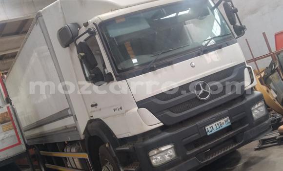 Tenga Tsaru Mercedes‒Benz 190 Chena Mota in Maputo in Maputo Tenga Tsaru Mercedes‒Benz 190 Chena Mota in Maputo in Maputo