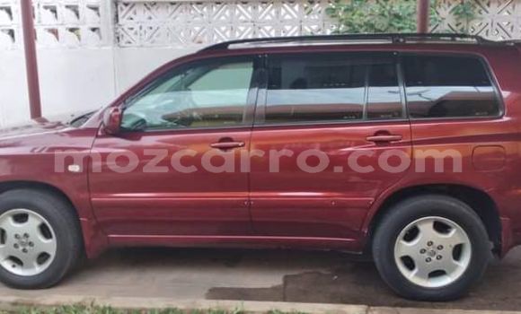 Nunua Ilio tumika Toyota Kluger Nyekundu Gari ndani ya Maputo nchini Maputo