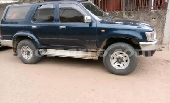 Nunua Ilio tumika Toyota Hilux Surf Bluu Gari ndani ya Maputo nchini Maputo Nunua Ilio tumika Toyota Hilux Surf Bluu Gari ndani ya Maputo nchini Maputo