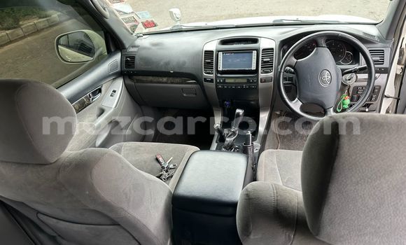 Nunua Ilio tumika Toyota Land Cruiser Prado Nyeupe Gari ndani ya Maputo nchini Maputo Nunua Ilio tumika Toyota Land Cruiser Prado Nyeupe Gari ndani ya Maputo nchini Maputo