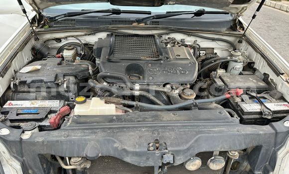 Nunua Ilio tumika Toyota Land Cruiser Prado Nyeupe Gari ndani ya Maputo nchini Maputo Nunua Ilio tumika Toyota Land Cruiser Prado Nyeupe Gari ndani ya Maputo nchini Maputo