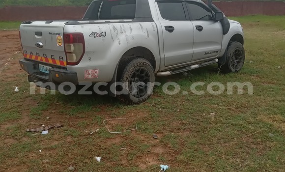 Comprar Usado FORD MUSTANG Castanho Carro em Maputo em Maputo Comprar Usado FORD MUSTANG Castanho Carro em Maputo em Maputo
