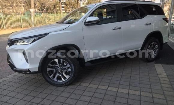 Comprar Usado Toyota Fortuner Branco Carro em Maputo em Maputo