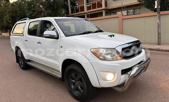 Nunua Ilio tumika Toyota Hilux Nyeupe Gari ndani ya Maputo nchini Maputo Nunua Ilio tumika Toyota Hilux Nyeupe Gari ndani ya Maputo nchini Maputo