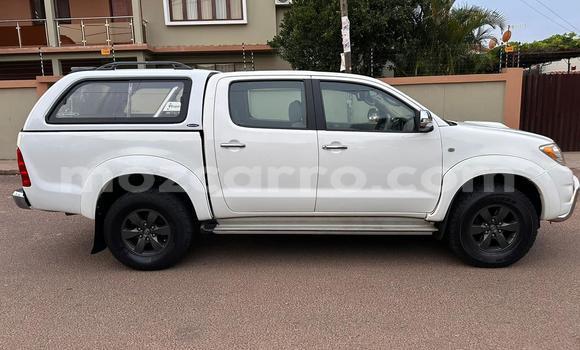 Nunua Ilio tumika Toyota Hilux Nyeupe Gari ndani ya Maputo nchini Maputo Nunua Ilio tumika Toyota Hilux Nyeupe Gari ndani ya Maputo nchini Maputo