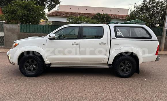 Nunua Ilio tumika Toyota Hilux Nyeupe Gari ndani ya Maputo nchini Maputo Nunua Ilio tumika Toyota Hilux Nyeupe Gari ndani ya Maputo nchini Maputo