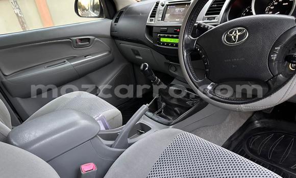 Nunua Ilio tumika Toyota Hilux Nyeupe Gari ndani ya Maputo nchini Maputo Nunua Ilio tumika Toyota Hilux Nyeupe Gari ndani ya Maputo nchini Maputo