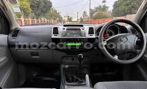 Nunua Ilio tumika Toyota Hilux Nyeupe Gari ndani ya Maputo nchini Maputo Nunua Ilio tumika Toyota Hilux Nyeupe Gari ndani ya Maputo nchini Maputo