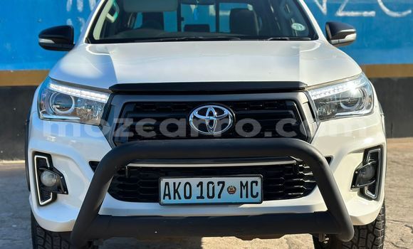 Buy Used Toyota Hiluxe Revo White Car in Maputo in Maputo Buy Used Toyota Hiluxe Revo White Car in Maputo in Maputo