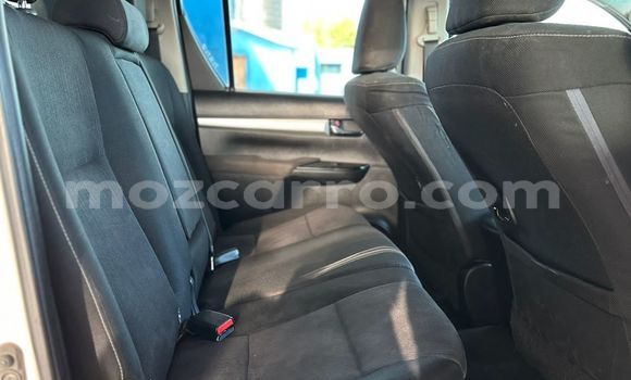 Buy Used Toyota Hiluxe Revo White Car in Maputo in Maputo Buy Used Toyota Hiluxe Revo White Car in Maputo in Maputo