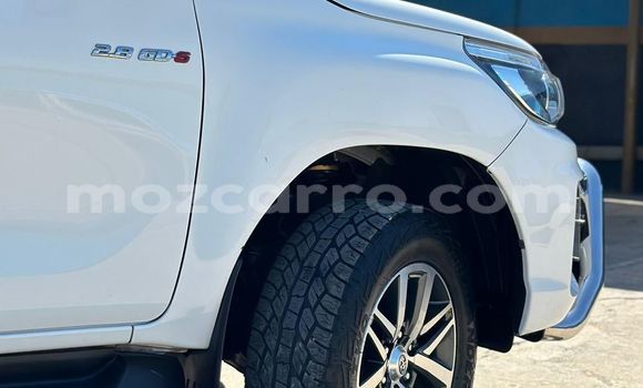 Buy Used Toyota Hiluxe Revo White Car in Maputo in Maputo Buy Used Toyota Hiluxe Revo White Car in Maputo in Maputo