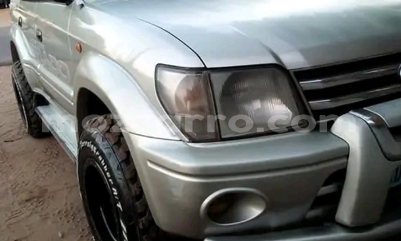 Tenga Tsaru Toyota Land Cruiser Prado Zvimwe Mota in Maputo in Maputo Tenga Tsaru Toyota Land Cruiser Prado Zvimwe Mota in Maputo in Maputo