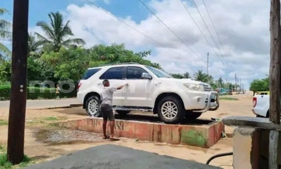 Nunua Ilio tumika Toyota Fortuner Nyeupe Gari ndani ya Maputo nchini Maputo Nunua Ilio tumika Toyota Fortuner Nyeupe Gari ndani ya Maputo nchini Maputo
