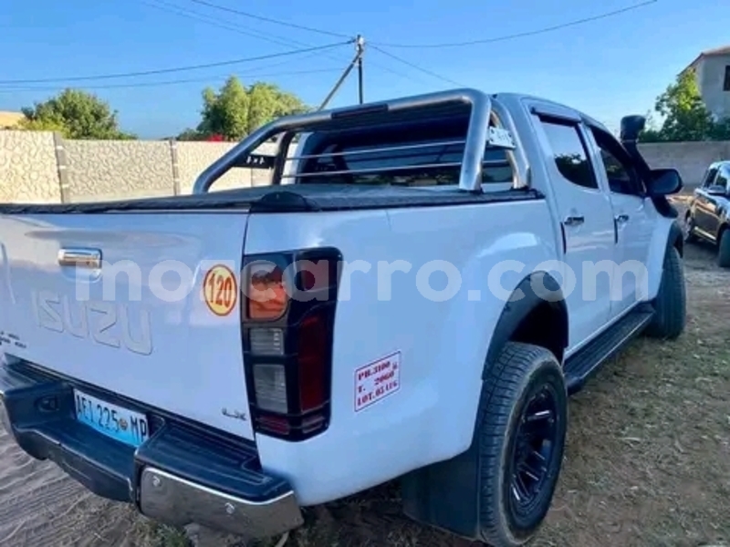 Big with watermark isuzu d max maputo maputo 19042