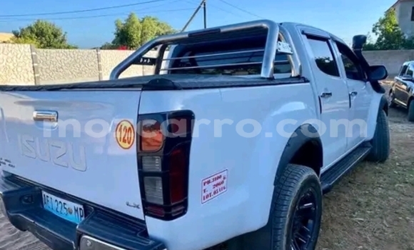 Comprar Usado Isuzu D-MAX Branco Carro em Maputo em Maputo Comprar Usado Isuzu D-MAX Branco Carro em Maputo em Maputo
