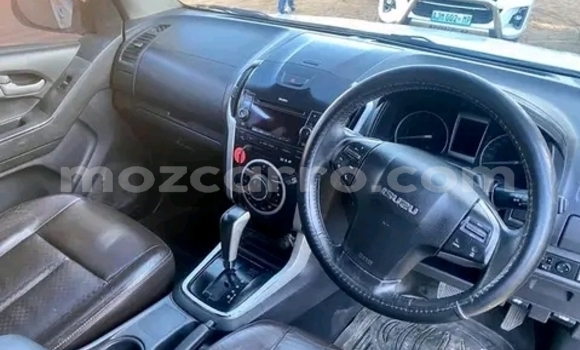 Comprar Usado Isuzu D-MAX Branco Carro em Maputo em Maputo Comprar Usado Isuzu D-MAX Branco Carro em Maputo em Maputo