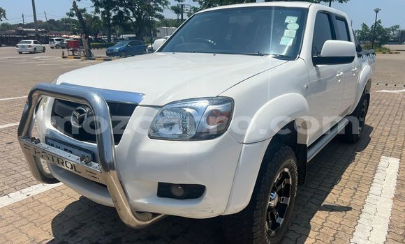 Comprar Usado Mazda BT-50 Branco Carro em Maputo em Maputo Comprar Usado Mazda BT-50 Branco Carro em Maputo em Maputo