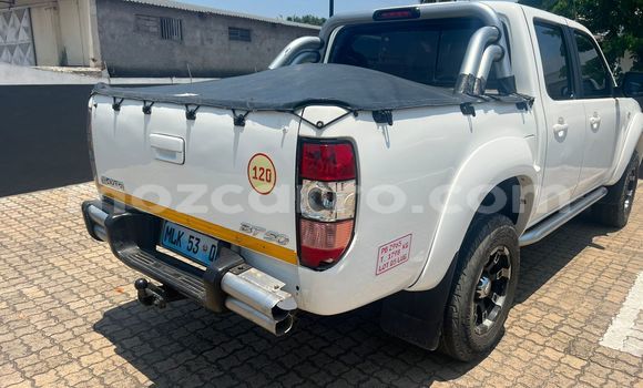 Comprar Usado Mazda BT-50 Branco Carro em Maputo em Maputo Comprar Usado Mazda BT-50 Branco Carro em Maputo em Maputo