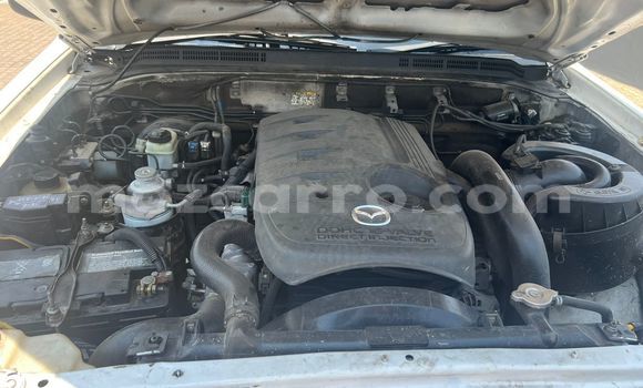 Comprar Usado Mazda BT-50 Branco Carro em Maputo em Maputo Comprar Usado Mazda BT-50 Branco Carro em Maputo em Maputo