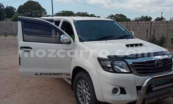 Nunua Ilio tumika Toyota Hilux Nyeupe Gari ndani ya Maputo nchini Maputo