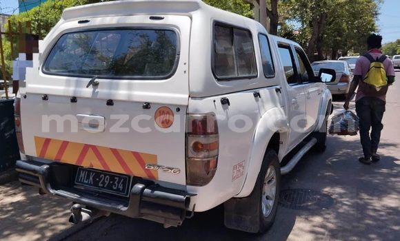 Comprar Usado Mazda BT-50 Branco Carro em Maputo em Maputo Comprar Usado Mazda BT-50 Branco Carro em Maputo em Maputo