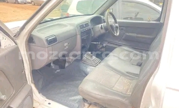 Comprar Usado Nissan Hardbody Branco Carro em Maputo em Maputo Comprar Usado Nissan Hardbody Branco Carro em Maputo em Maputo
